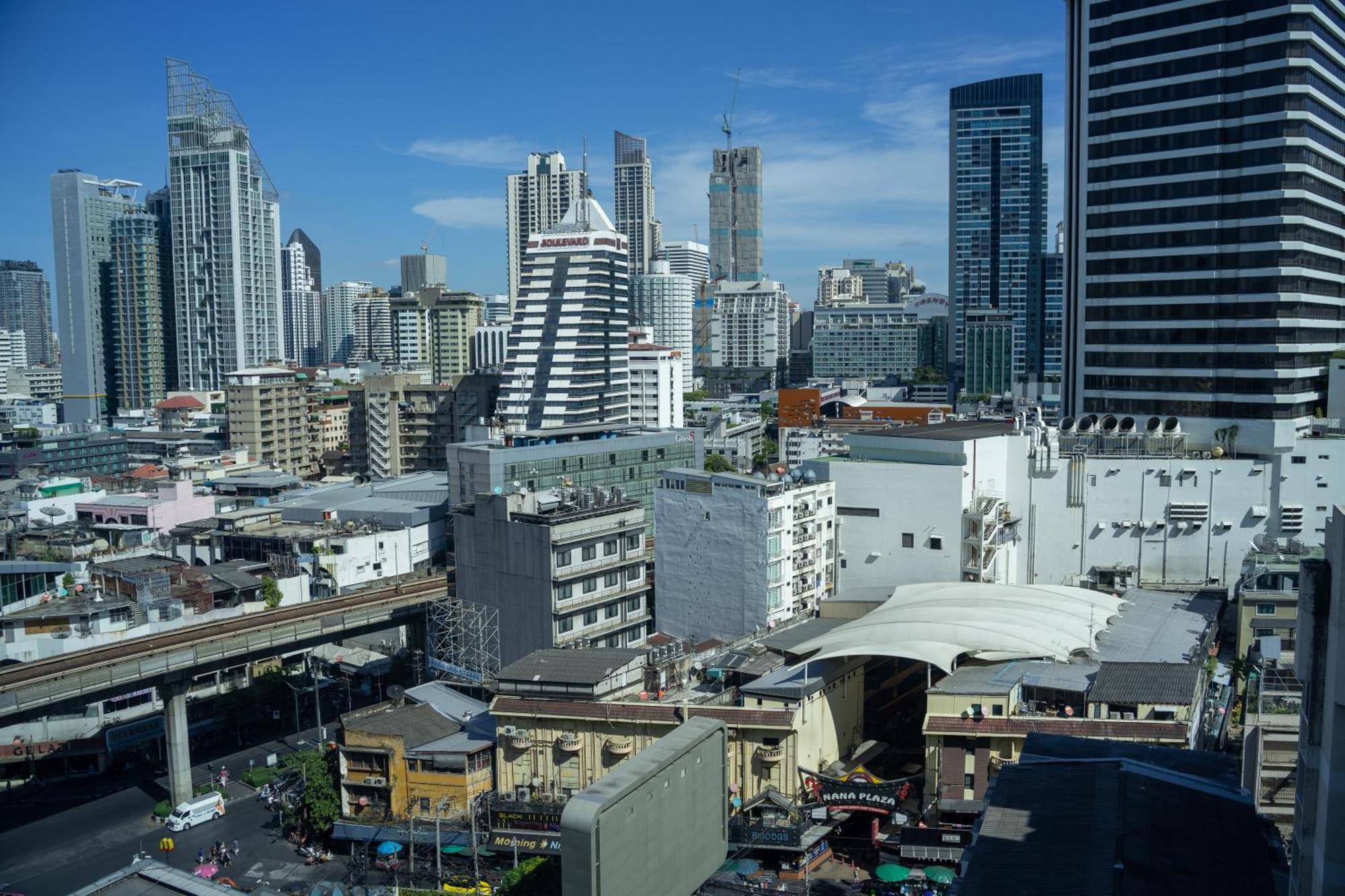 Готель Solitaire Bangkok Sukhumvit 11 Екстер'єр фото